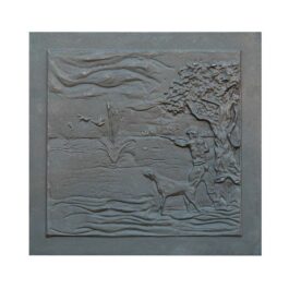 Plaque en fonte décorée Chasseur pour cheminée  – Dimensions cm 78 x 75 h x 1